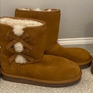 Koolaburra by UGG girls boots.  Excellent condition, barely worn.
